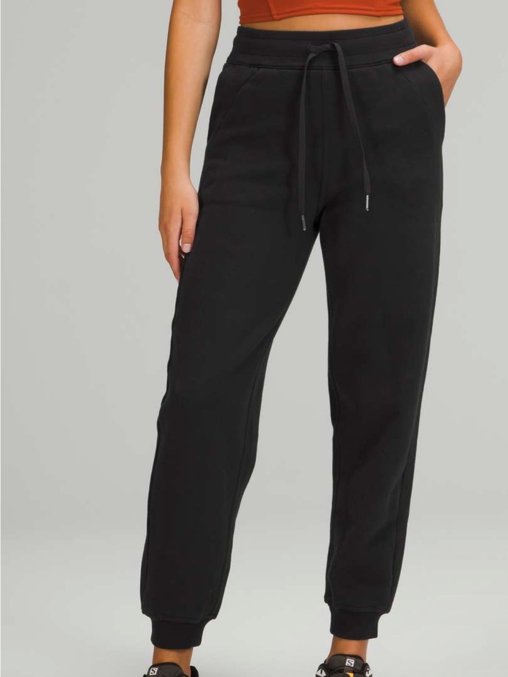 Lululemon Scuba Joggers Size 2 in Black